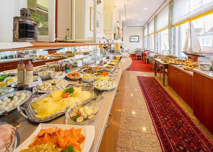 Frühstückspension Inselhotel Cornelius 3*