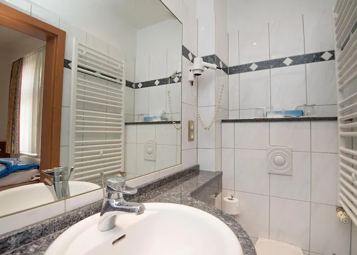 Inselhotel Cornelius 3*